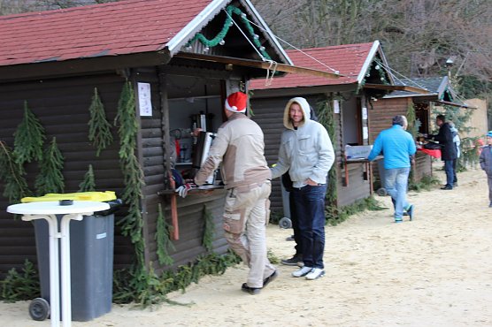Weihnachtstauchen am Bebraer Teich (Foto: Karl-Heinz Herrmann) Weihnachtstauchen am Bebraer Teich (Foto: Karl-Heinz Herrmann)