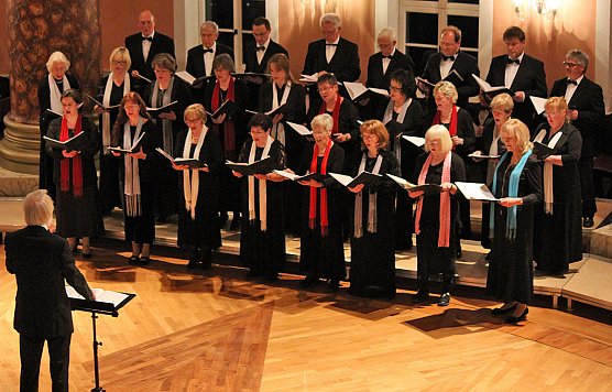 Stimmgewaltiges Weihnachtskonzert im Achteckhaus (Foto: Karl-Heinz Herrmann) Stimmgewaltiges Weihnachtskonzert im Achteckhaus (Foto: Karl-Heinz Herrmann)