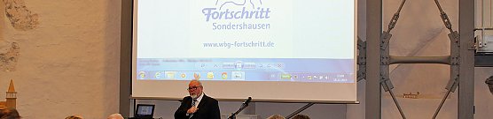 Mit Herz verabschiedet (Foto: Karl-Heinz Herrmann) Mit Herz verabschiedet (Foto: Karl-Heinz Herrmann)