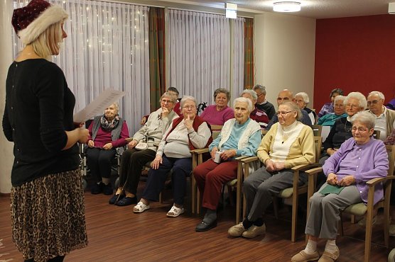 Glitzernde Premiere einer M&auml;rchenstunde (Foto: Team AWO Seniorenresidenz)