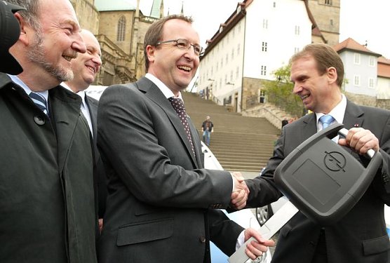 161 Opel Corsa &uuml;bergeben (Foto: AHP)