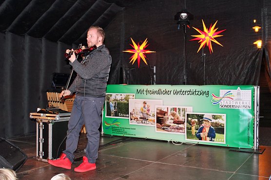 Gut besuchter Weihnachtsmarkt (Foto: Karl-Heinz Herrmann)