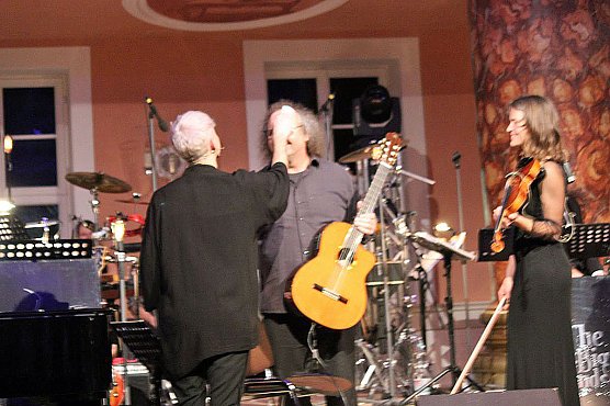 Mit tollem Swing in die Weihnachtszeit (Foto: Karl-Heinz Herrmann) Mit tollem Swing in die Weihnachtszeit (Foto: Karl-Heinz Herrmann)