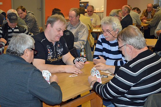 Nachweihnachtliches Skatturnier in Esperstedt (Foto: Jürgen Schweser) Nachweihnachtliches Skatturnier in Esperstedt (Foto: Jürgen Schweser)