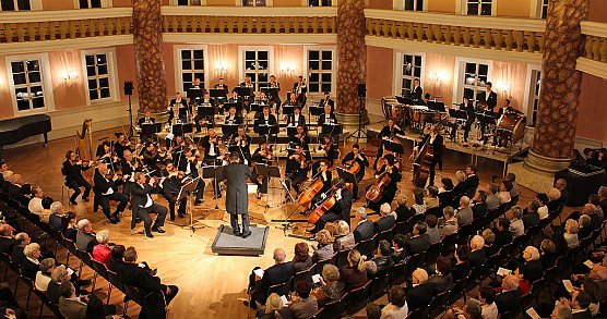 Stimmungsvoll nach Wien entführt (Foto: Karl-Heinz Herrmann) Stimmungsvoll nach Wien entführt (Foto: Karl-Heinz Herrmann)