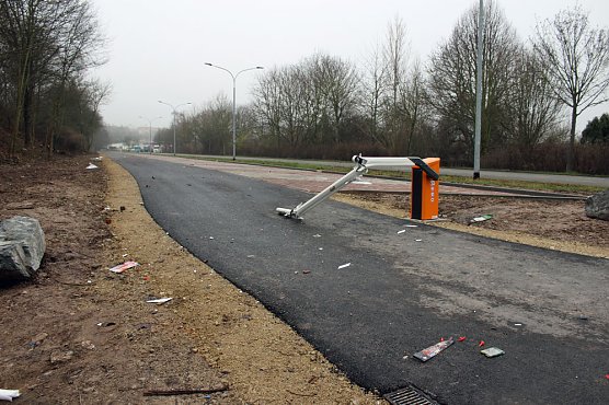 Auf Bundeswehrparkplatz randaliert? (Foto: Karl-Heinz Herrmann) Auf Bundeswehrparkplatz randaliert? (Foto: Karl-Heinz Herrmann)