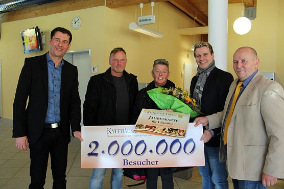 2 Millionste Besucher in der Kyffh&auml;user-Therme begr&uuml;&szlig;t! (Foto: Karl-Heinz Herrmann)