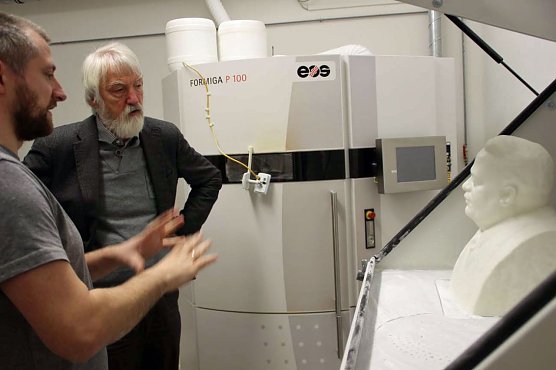 Max-Reger-Büste übergeben (Foto: Thüringer Landesmusikakademie Sondershausen) Max-Reger-Büste übergeben (Foto: Thüringer Landesmusikakademie Sondershausen)