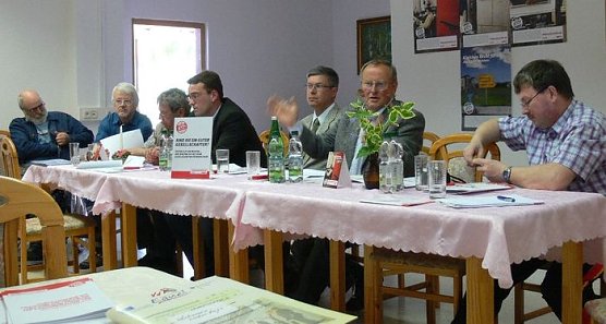 Gespr&auml;che in Ro&szlig;leben (Foto: Henze)