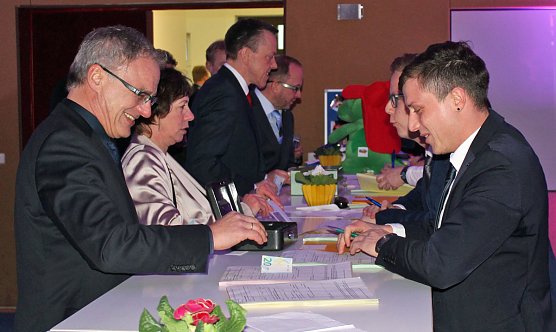 Dankeschön für die Spendenbereitschaft (Foto: Karl-Heinz Herrmann) Dankeschön für die Spendenbereitschaft (Foto: Karl-Heinz Herrmann)