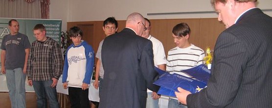 Europass überreicht (Foto: FAV) Europass überreicht (Foto: FAV)