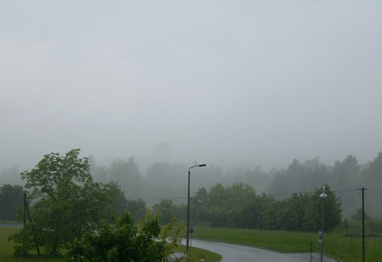 Heftiges Gewitter (Foto: Karl-Heinz Herrmann)