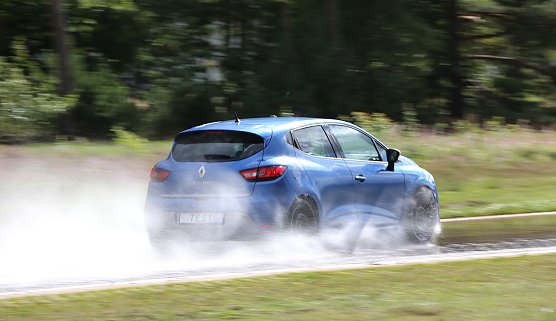 Sommerreifen getestet (Foto: ADAC)