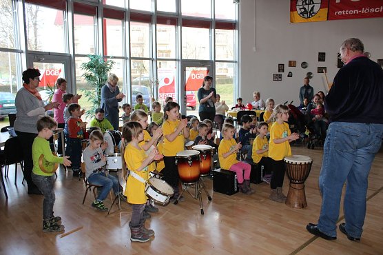 W&auml;nde wackelten bei der Feuerwehr (Foto: Karl-Heinz Herrmann)