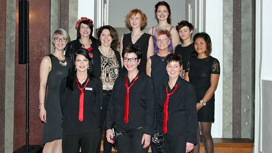 Models und Politik (Foto: Karl-Heinz Herrmann)