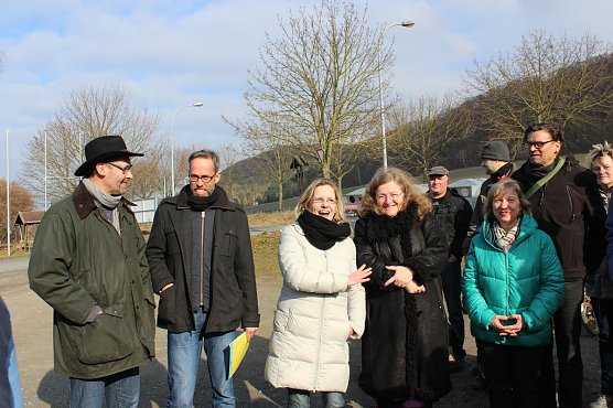 Bürgerinitiative mit Staatssekretär unterwegs (Foto: Karl-Heinz Herrmann) Bürgerinitiative mit Staatssekretär unterwegs (Foto: Karl-Heinz Herrmann)