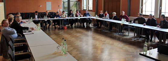 &Uuml;ber Leitbild diskutiert (Foto: Karl-Heinz Herrmann)