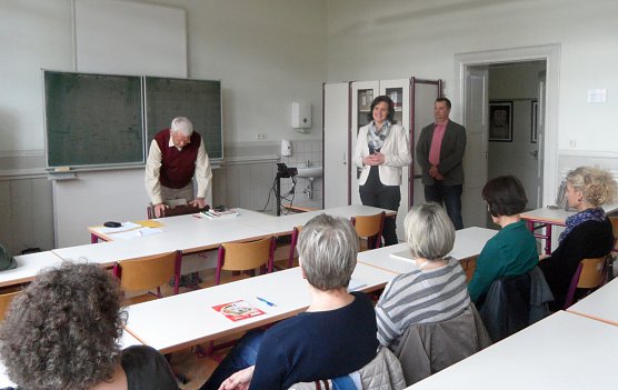 Landr&auml;tin er&ouml;ffnete VHS-Kurs (Foto: Landratsamt Kyffh&auml;userkreis)