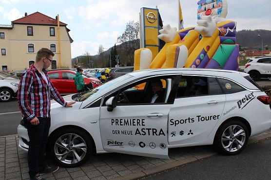 Premiere: Opel Astra Sports Tourer in Sondershausen (Foto: Karl-Heinz Herrmann) Premiere: Opel Astra Sports Tourer in Sondershausen (Foto: Karl-Heinz Herrmann)
