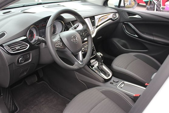 Premiere: Opel Astra Sports Tourer in Sondershausen (Foto: Karl-Heinz Herrmann) Premiere: Opel Astra Sports Tourer in Sondershausen (Foto: Karl-Heinz Herrmann)