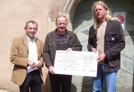 &Uuml;bergabe Scheck an Verein Cruciskirche (Foto: SPD Sondershausen)
