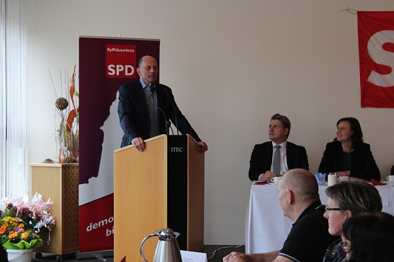 Kreisparteitag in Bad Frankenhausen eröffnet (Foto: Karl-Heinz Herrmann) Kreisparteitag in Bad Frankenhausen eröffnet (Foto: Karl-Heinz Herrmann)