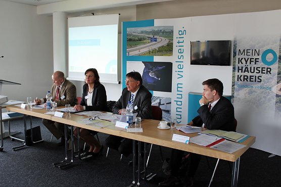 Der zukünftige Verkehr im Kyffhäuserkreis (Foto: Karl-Heinz Herrmann) Der zukünftige Verkehr im Kyffhäuserkreis (Foto: Karl-Heinz Herrmann)