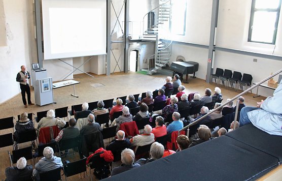 Vortrag zur Geschichte der Cruciskirche (Foto: Karl-Heinz Herrmann)
