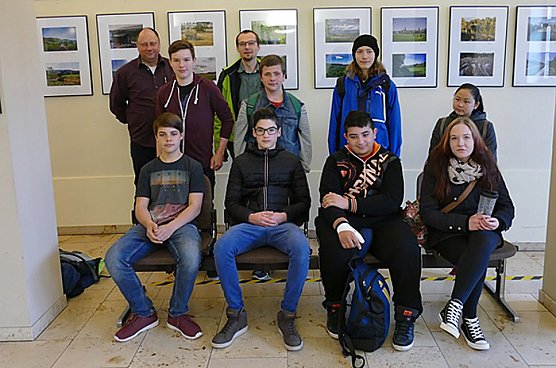 Girl’s and Boy‘s beim Kompostieren (Foto: Landratsamt Kyffhäuserkreis) Girl’s and Boy‘s beim Kompostieren (Foto: Landratsamt Kyffhäuserkreis)