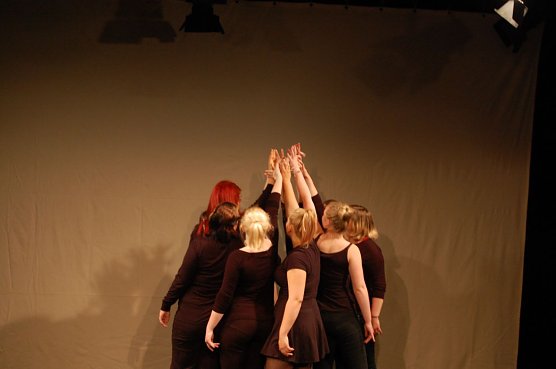 Der DG-Kurs Klasse 9 der Staatlichen Regelschule Hainleite Wolkramshausen bei den Schultheatertagen 2015  (Foto: Moritz M&uuml;lich )