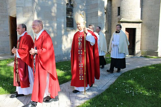 Weihbischof zur Firmung 2016 in Sondershausen (Foto: Karl-Heinz Herrmann) Weihbischof zur Firmung 2016 in Sondershausen (Foto: Karl-Heinz Herrmann)