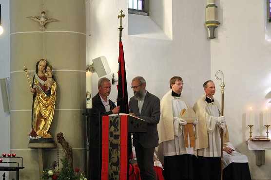 Weihbischof zur Firmung 2016 in Sondershausen (Foto: Karl-Heinz Herrmann) Weihbischof zur Firmung 2016 in Sondershausen (Foto: Karl-Heinz Herrmann)