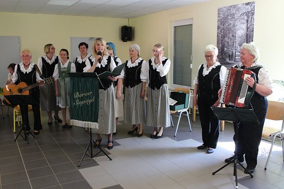 Hainleite-Wanderklub feierte 25-Jähriges (Foto: Karl-Heinz Herrmann) Hainleite-Wanderklub feierte 25-Jähriges (Foto: Karl-Heinz Herrmann)