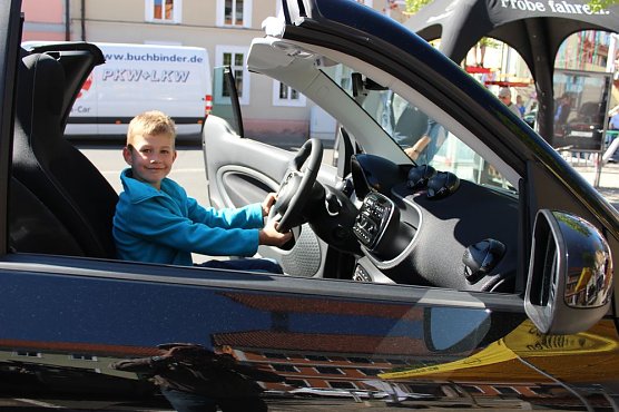 Autos &uuml;ber Autos und mehr (Foto: Karl-Heinz Herrmann)