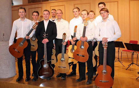 Gitarrenspiel vom Feinsten (Foto: Karl-Heinz Herrmann)