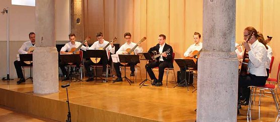 Gitarrenspiel vom Feinsten (Foto: Karl-Heinz Herrmann)