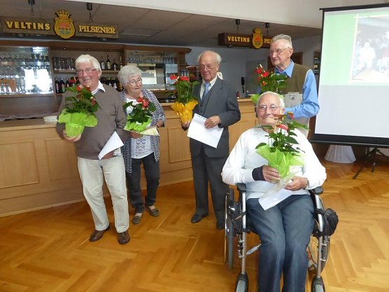 Mit 91 Jahren geh&ouml;rt Otto Pabst (im Rollstuhl) zu den &auml;ltesten Mitgliedern der Landsenioren. Auch er erhielt eine Ehrenurkunde (Foto: privat)