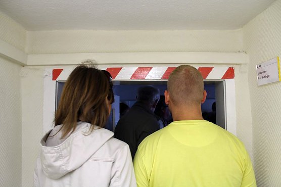 Interessante F&uuml;hrung durch das Rathaus Sondershausen (Foto: Karl-Heinz Herrmann)