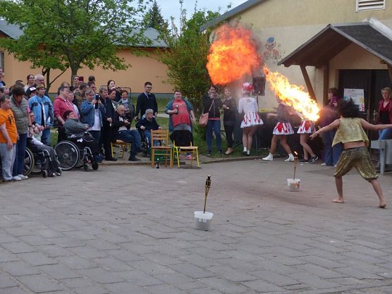 Die Wohnheime der Nordth&uuml;ringer Lebenshilfe feierten den 25. Geburtstag der GmbH auf der Feuerkuppe (Foto: H. Friedrichs-Meier)