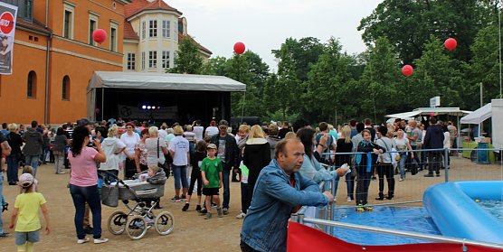 Auflauf zum Abschluss Residenzfest (Foto: Karl-Heinz Herrmann) Auflauf zum Abschluss Residenzfest (Foto: Karl-Heinz Herrmann)