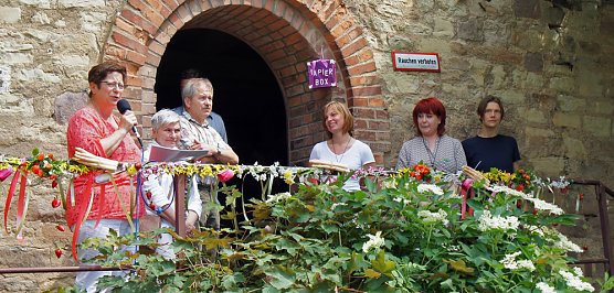 Zertifikate an neue Natur- und Landschaftsf&uuml;hrer &uuml;berreicht (Foto: Hohe Schrecke)