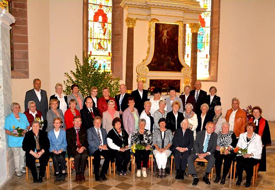 Treffen der Konfirmandenjahrg&auml;nge 1951 � 1956 � 1966 in der Unterkirche (Foto: G&ouml;bel-Bark)
