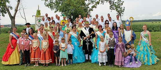 Laubk&ouml;nig gekr&ouml;nt - Geheimnis der Hofdamen gel&uuml;ftet! (Foto: Karl-Heinz Herrmann)