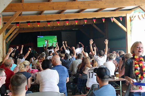 Was für ein Jubel in Bebra (Foto: Karl-Heinz Herrmann) Was für ein Jubel in Bebra (Foto: Karl-Heinz Herrmann)