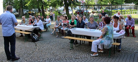 Farbenfrohes Sommerfest der VHS (Foto: Karl-Heinz Herrmann) Farbenfrohes Sommerfest der VHS (Foto: Karl-Heinz Herrmann)