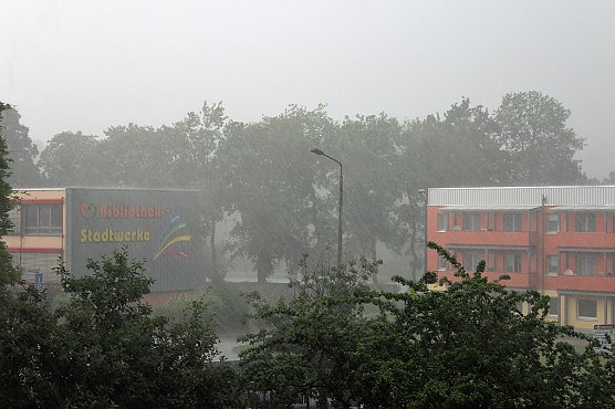 Heftige Regenf&auml;lle (Foto: Karl-Heinz Herrmann)