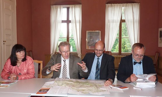 Neué Karte Burgen und Schlösser Thüringens (Foto: Karl-Heinz Herrmann) Neué Karte Burgen und Schlösser Thüringens (Foto: Karl-Heinz Herrmann)