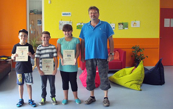 Übergabe des Jugendpflegerpreises 2016 (Foto: Freizeizentrum Artern) Übergabe des Jugendpflegerpreises 2016 (Foto: Freizeizentrum Artern)