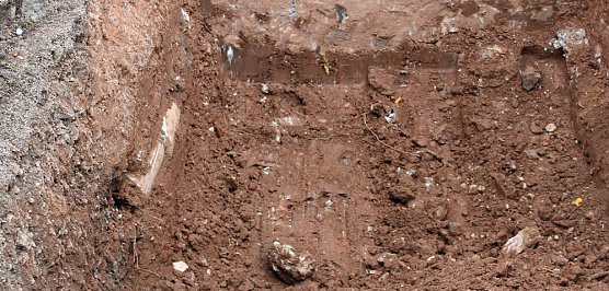 Verlegung von Wasserrohren (Foto: Karl-Heinz Herrmann) Verlegung von Wasserrohren (Foto: Karl-Heinz Herrmann)