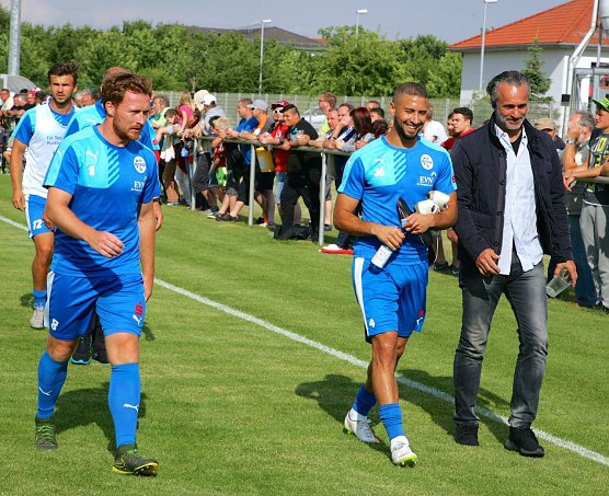 Gaudino mit Chaftar und Pfingsten-Reddig beim Testspiel gegen RWE (Foto: Bernd Peter)